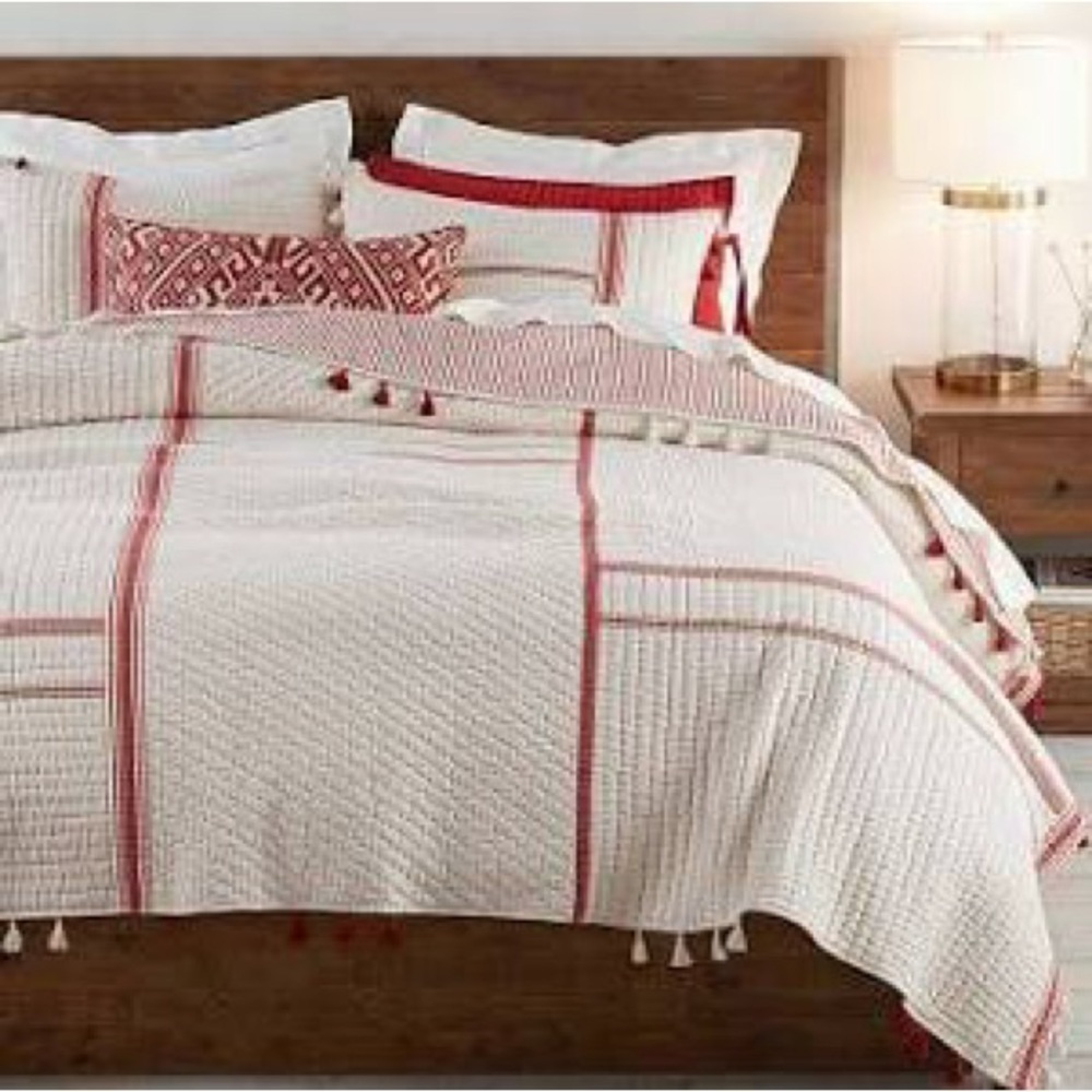 Pottery Barn Nellie Pickstitch Tassel Quilt - Full/Queen